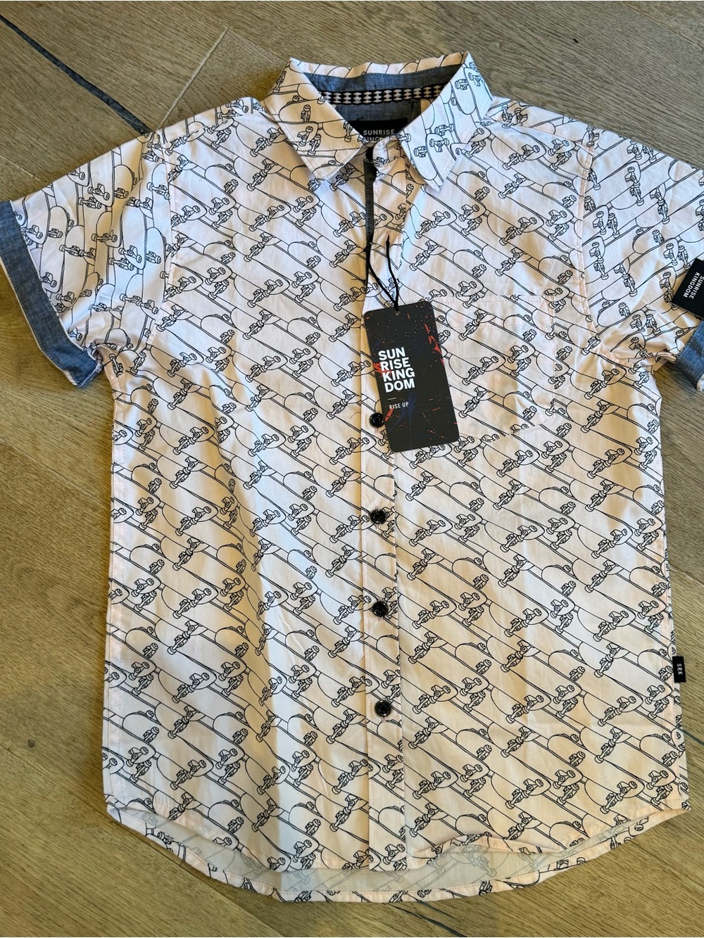 Pale peach & Black Skate-Print Short Sleeve Button-Down Shirt NWT